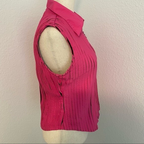 RAVEL Striking Pink Top with unique cut out style zipper front, collar size M - Picture 5 of 12